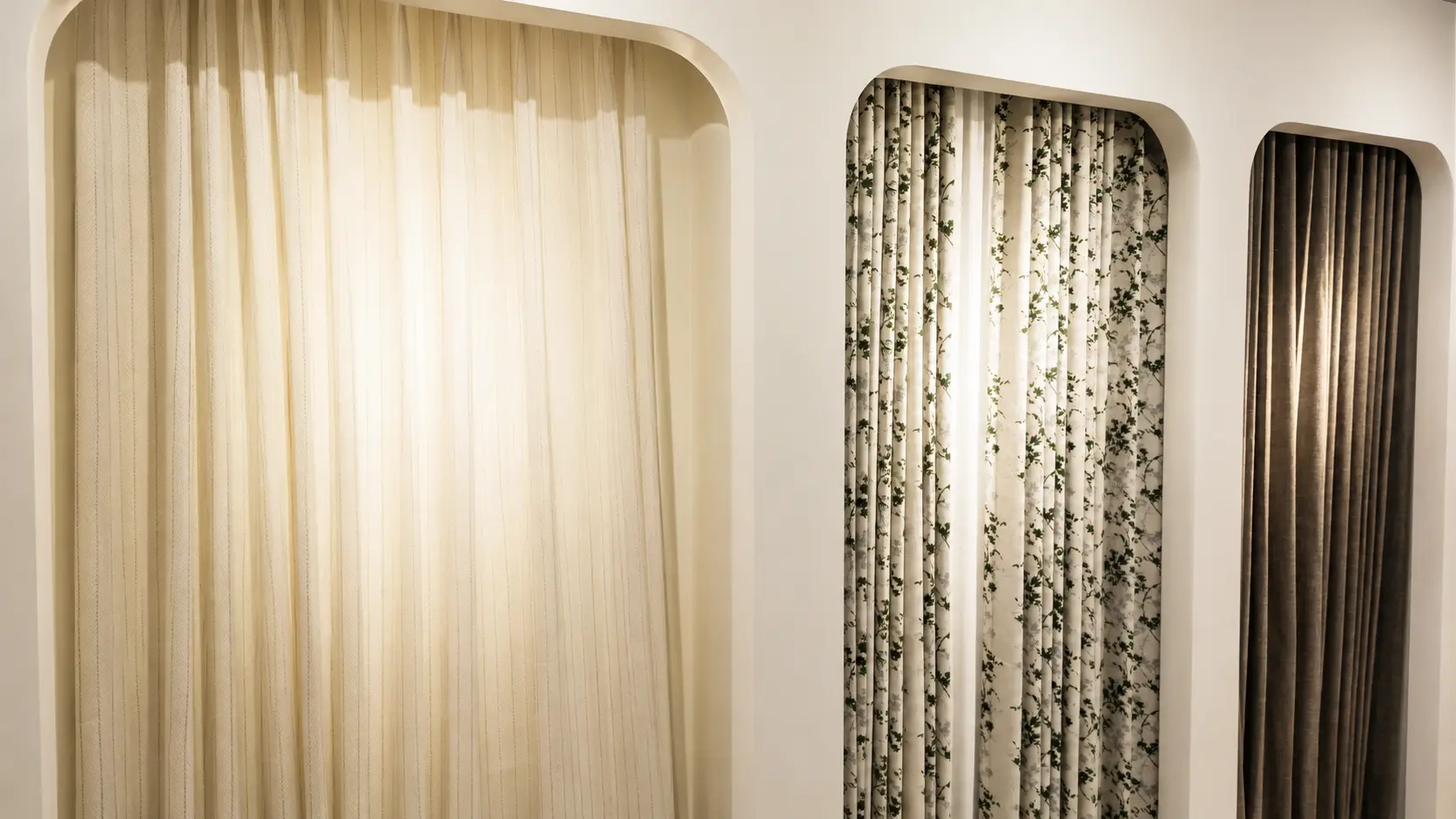 Elegant full height curtains in a modern interior